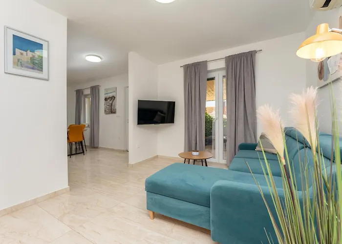 Semesterbostad Holiday Home Drage