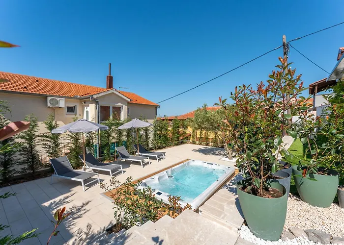 Semesterbostad Holiday Home Drage Drage