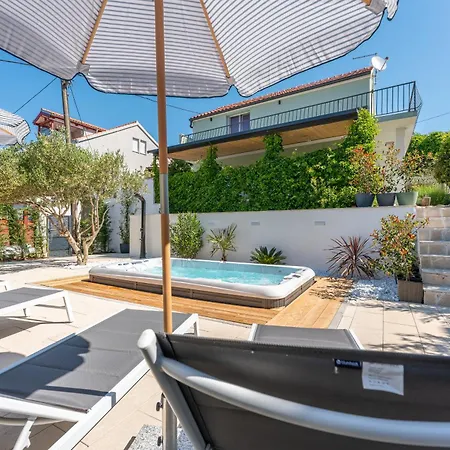 Holiday Home Drage 度假居 *