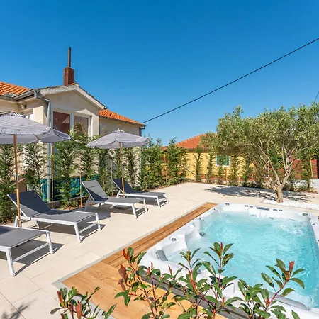 Holiday Home Drage 펜션 드라게