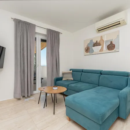 Holiday Home Drage 펜션 *
